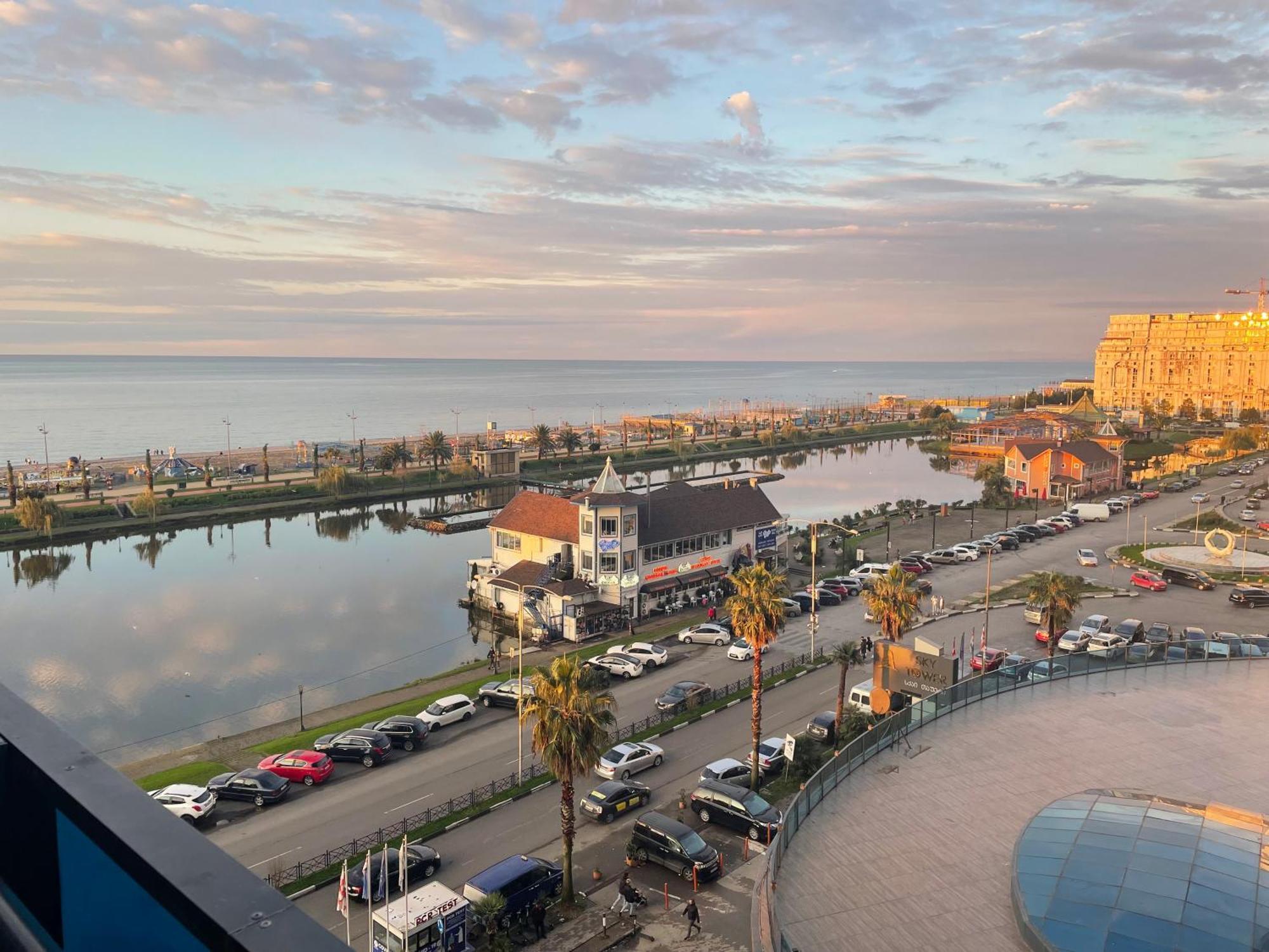 Suites Orbi City Aparthotel Batumi Exterior foto